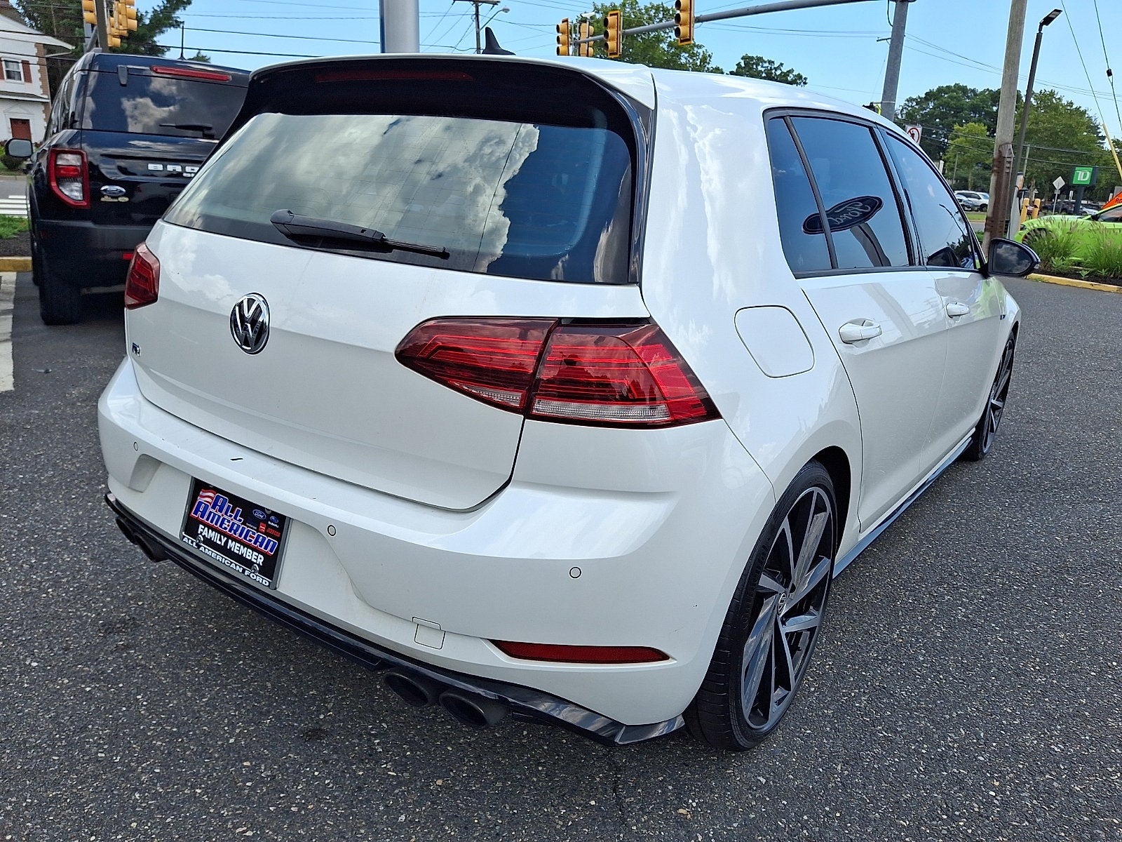 2018 Volkswagen Golf R 2.0T w/DCC & Navigation