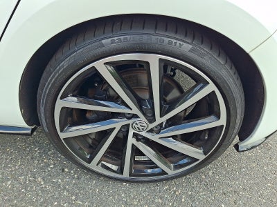 2018 Volkswagen Golf R 2.0T w/DCC & Navigation