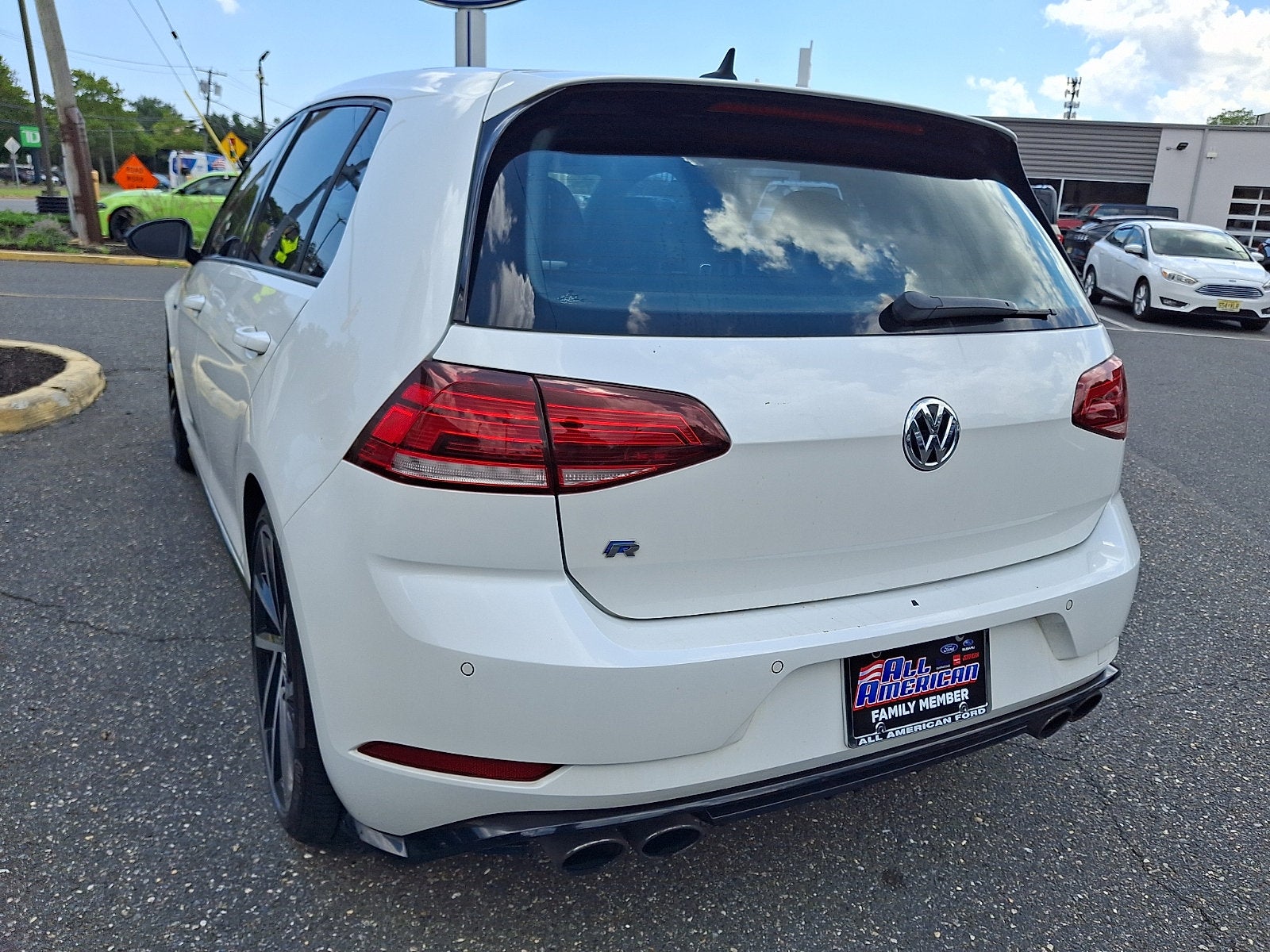 2018 Volkswagen Golf R 2.0T w/DCC & Navigation