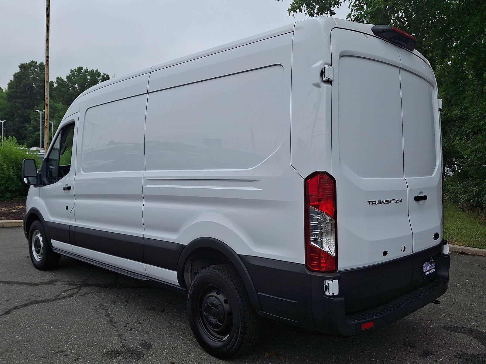 2023 Ford Transit-250 T-250 130" Med Rf 9070 GVWR RWD