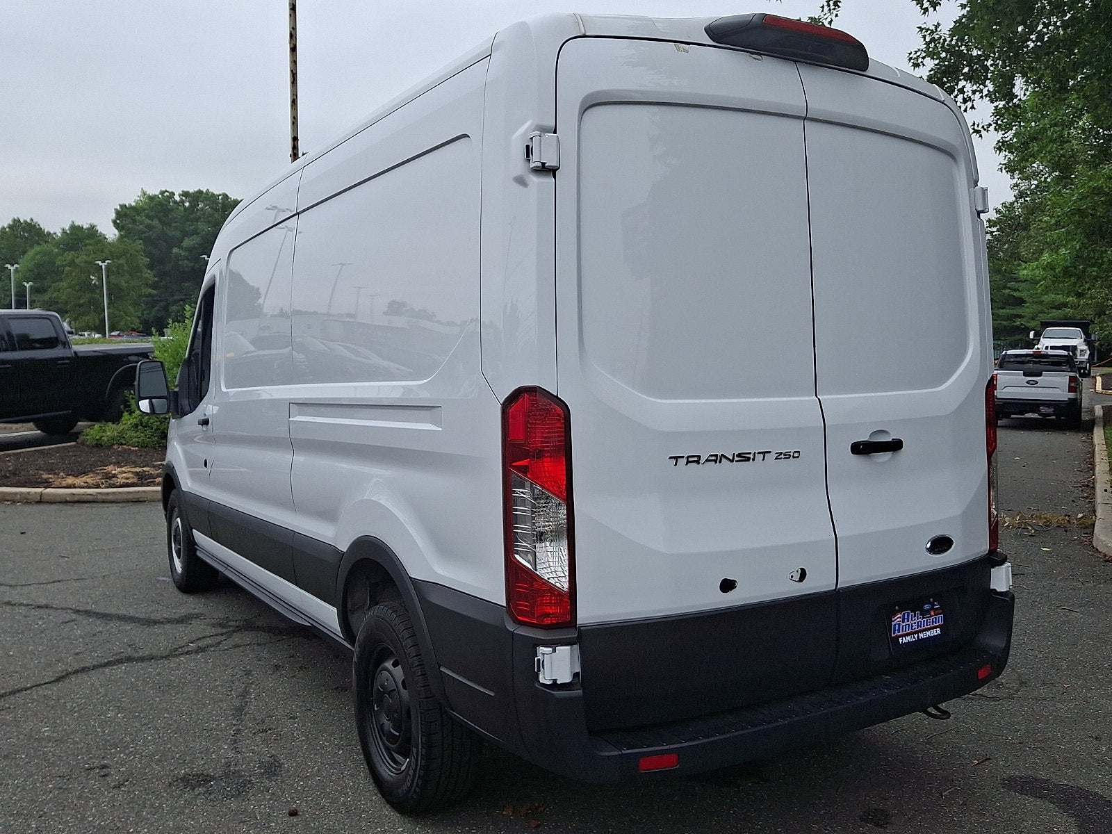 2023 Ford Transit-250 T-250 130" Med Rf 9070 GVWR RWD