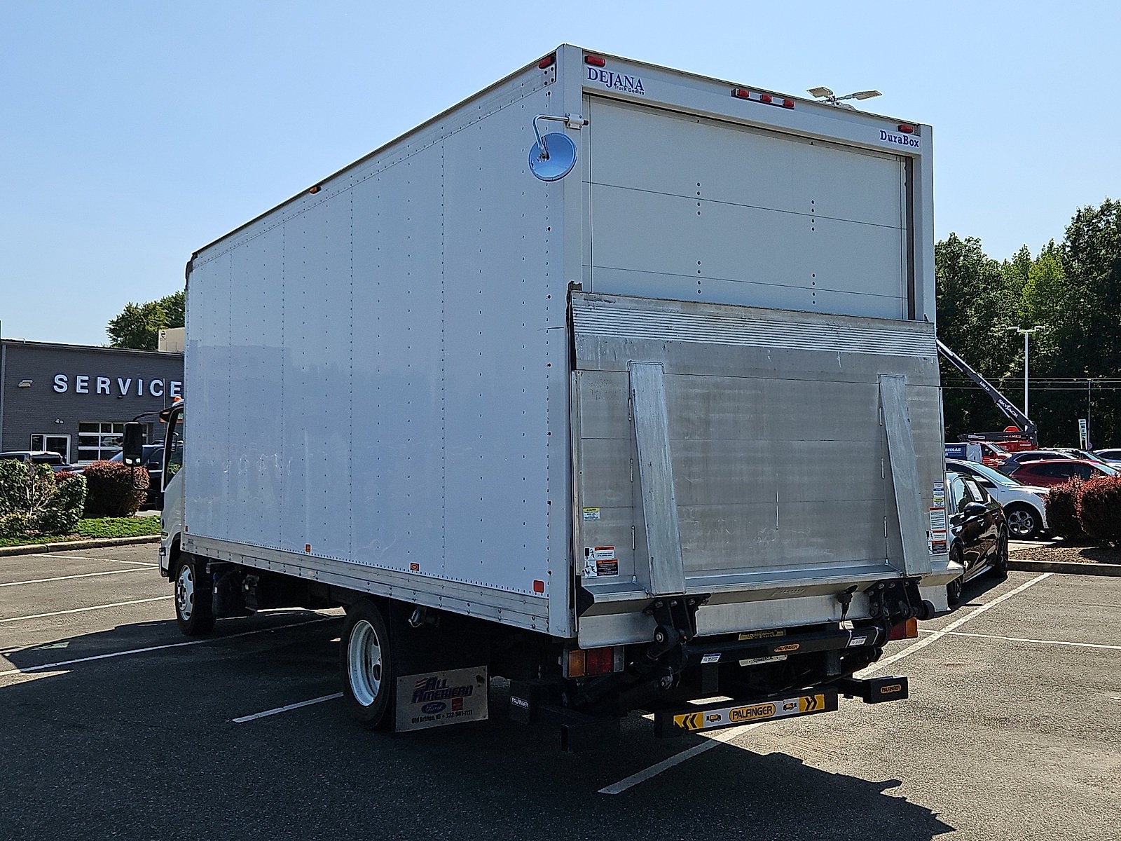 2019 Isuzu NRR 20' Box Truck W/Power Liftgate
