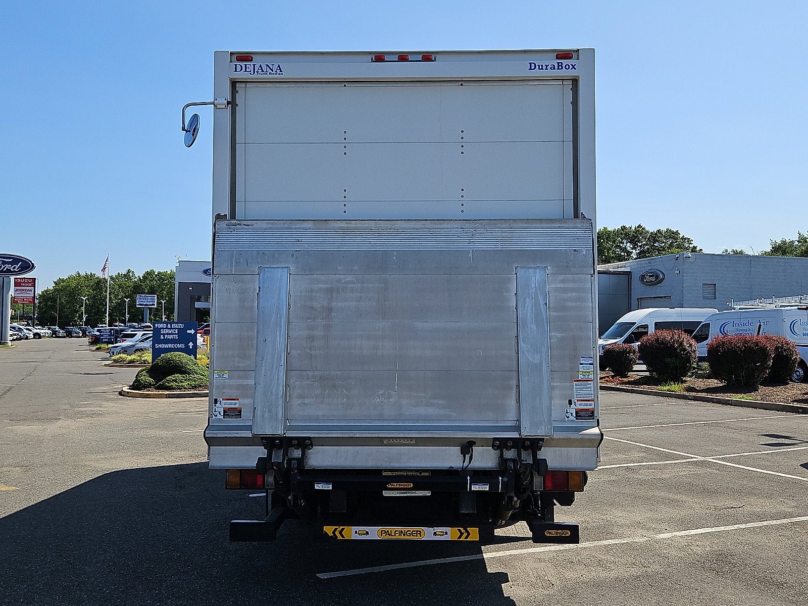 2019 Isuzu NRR 20' Box Truck W/Power Liftgate