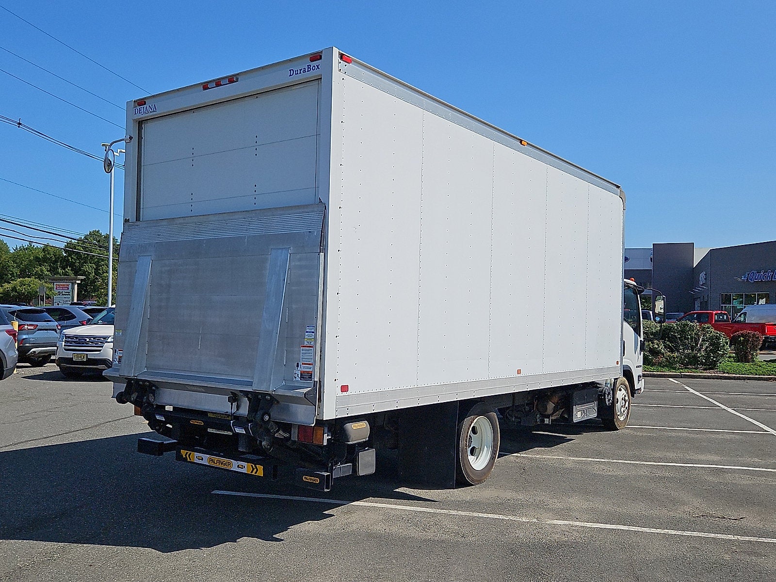2019 Isuzu NRR 20' Box Truck W/Power Liftgate