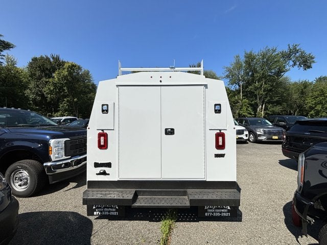 2025 Ford E-Series Cutaway Base