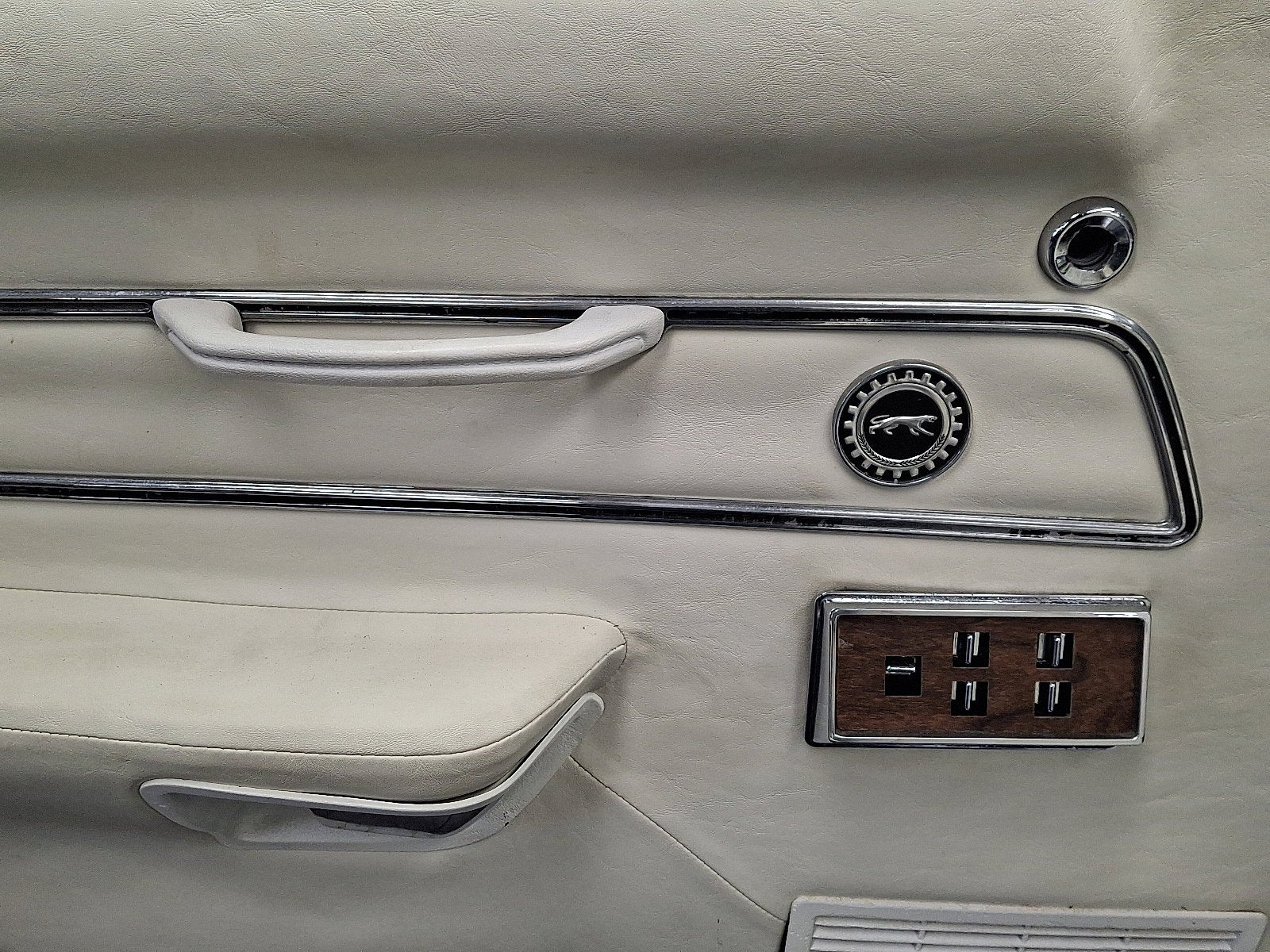 1973 MERCURY COUGAR Base