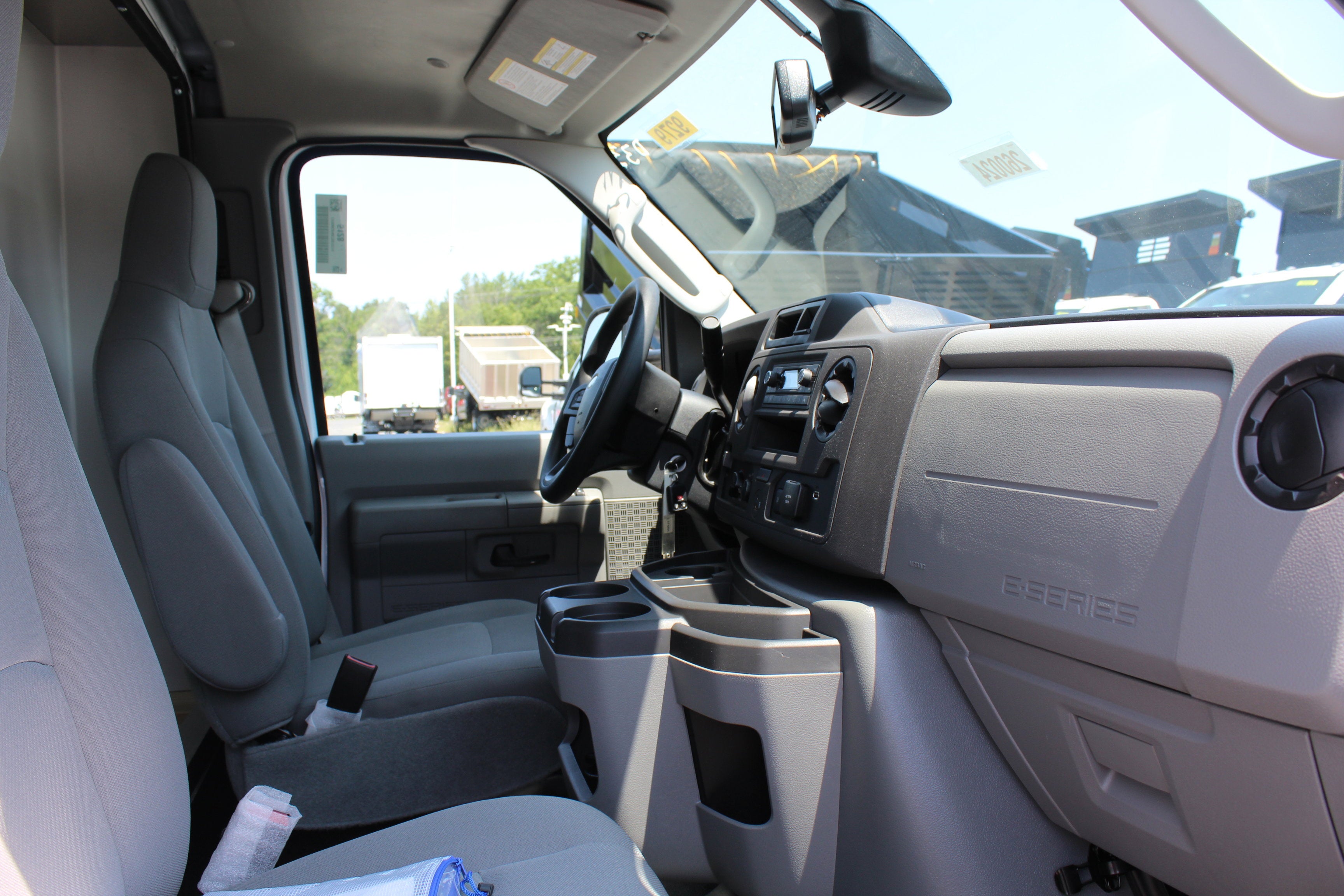 2026 Ford Dry Freight Box Truck E-350 15 FT Aluminum DuraCube Body