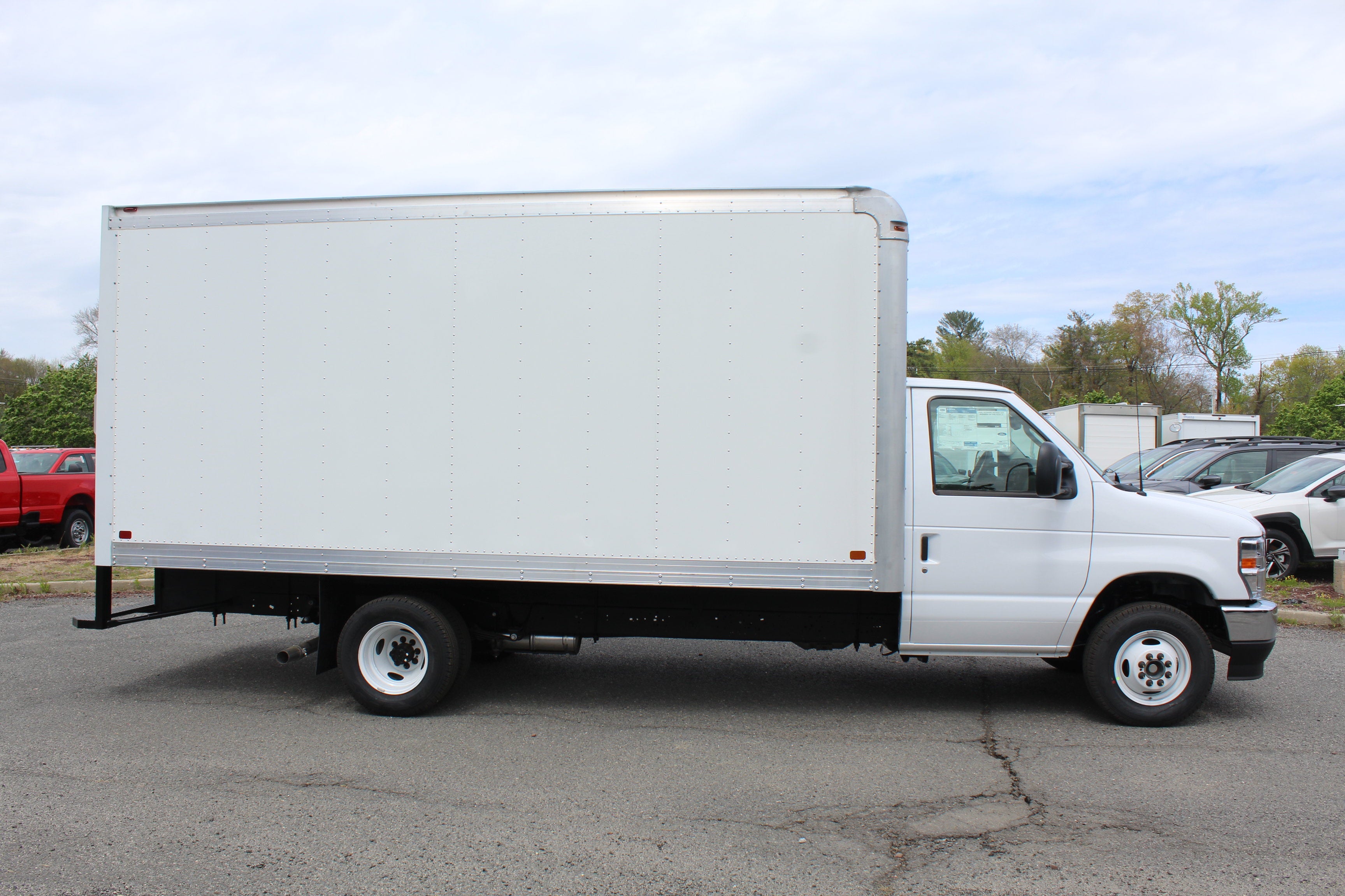 2027 Ford Dry Freight Box Truck E-350 16 FT DuraCube Pro Aluminum Body