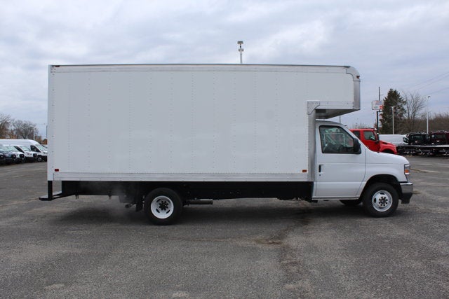 2026 Ford Dry Freight Box Truck E-450 17 FT DuraCube Body