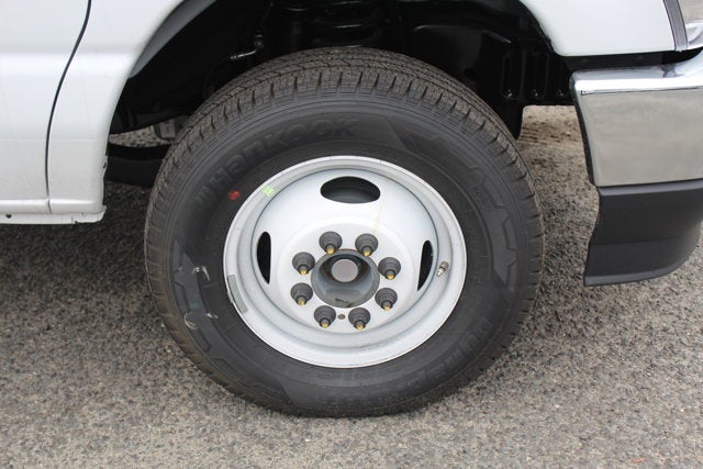 2026 Ford Dry Freight Box Truck E-450 17 FT DuraCube Body