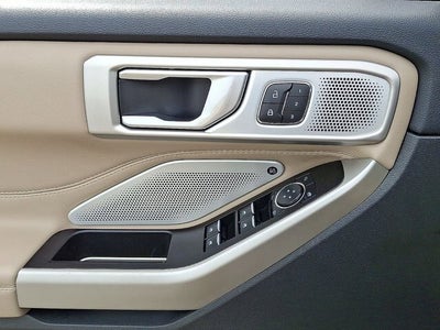 2023 Ford Explorer Base