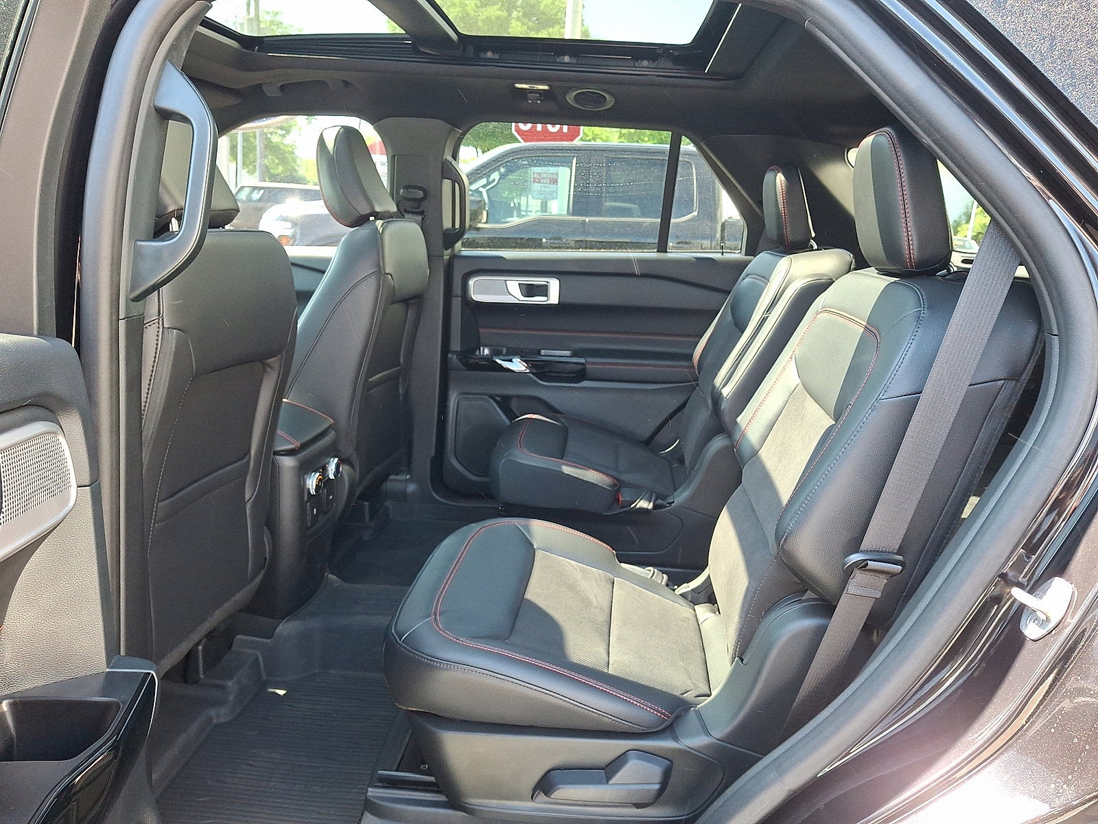2024 Ford Explorer ST-Line