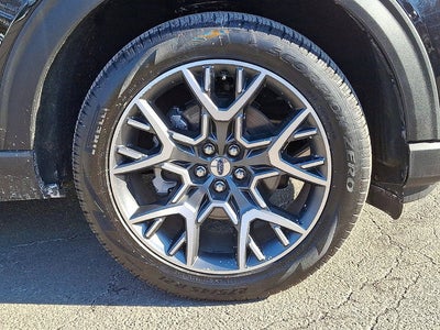 2025 Ford Explorer Base