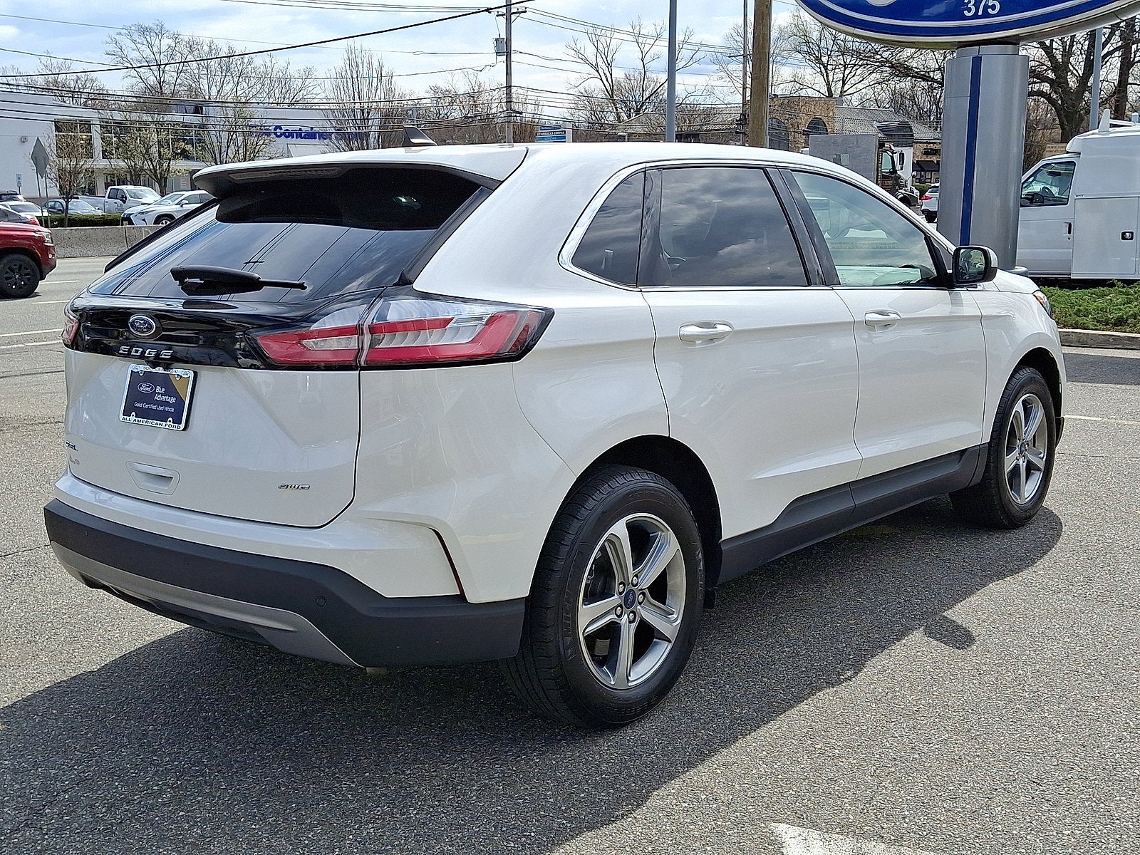 2022 Ford Edge Base