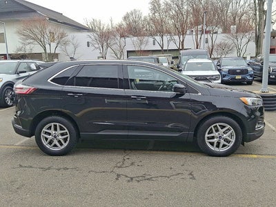 2022 Ford Edge Base