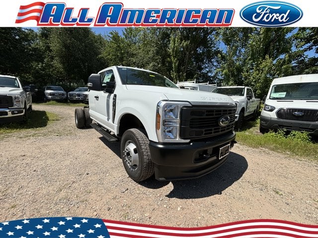 2025 Ford Chassis Cab F-350® XL