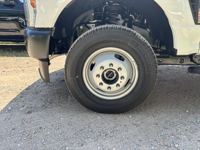 2025 Ford Chassis Cab F-350® XL