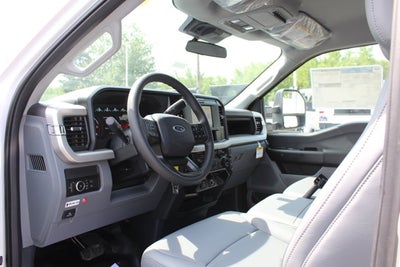 2025 Ford Chassis Cab F-550® XL