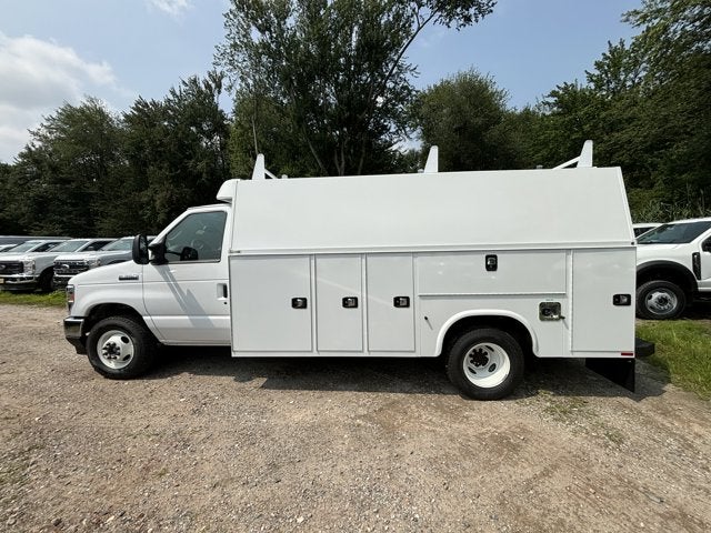 2025 Ford Econoline Cutaway E-350 SRW