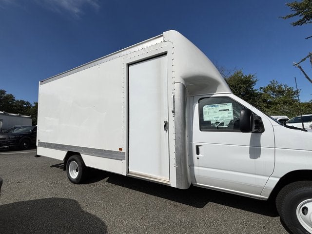 2026 Ford Econoline Cutaway E-450 DRW