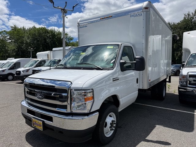 2027 Ford Econoline Cutaway E-450 DRW